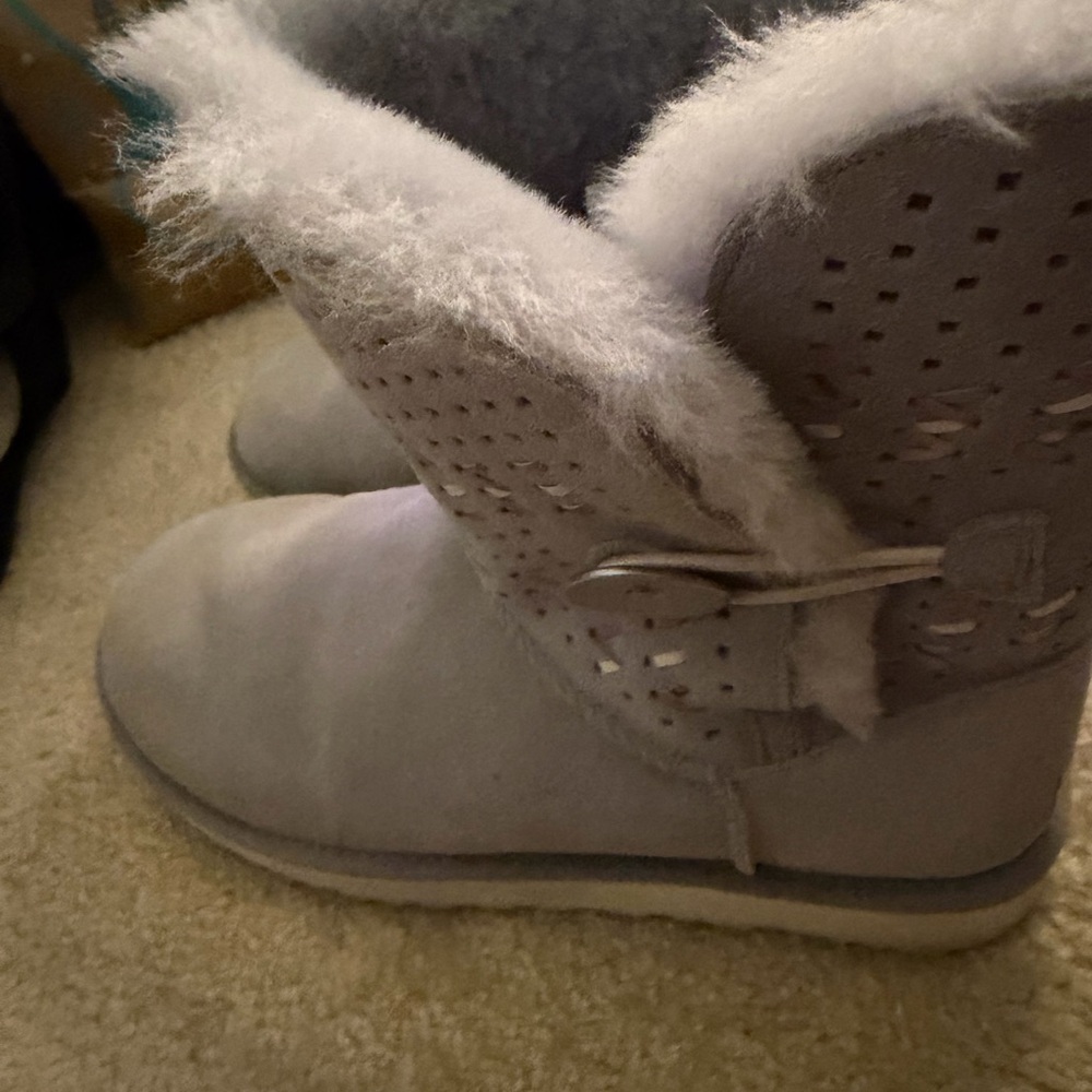 Ugg Light Gray Plush Lined Boot Interior - image 3